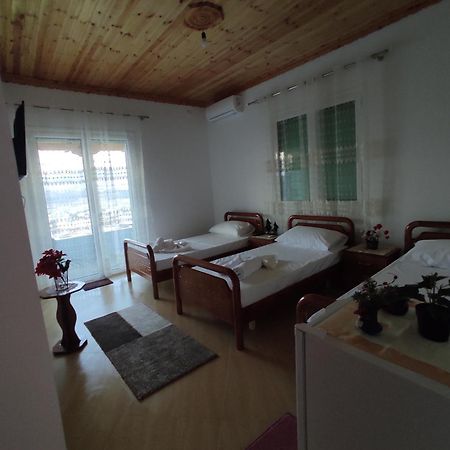 Dino Guest House Gjirokastër 外观 照片