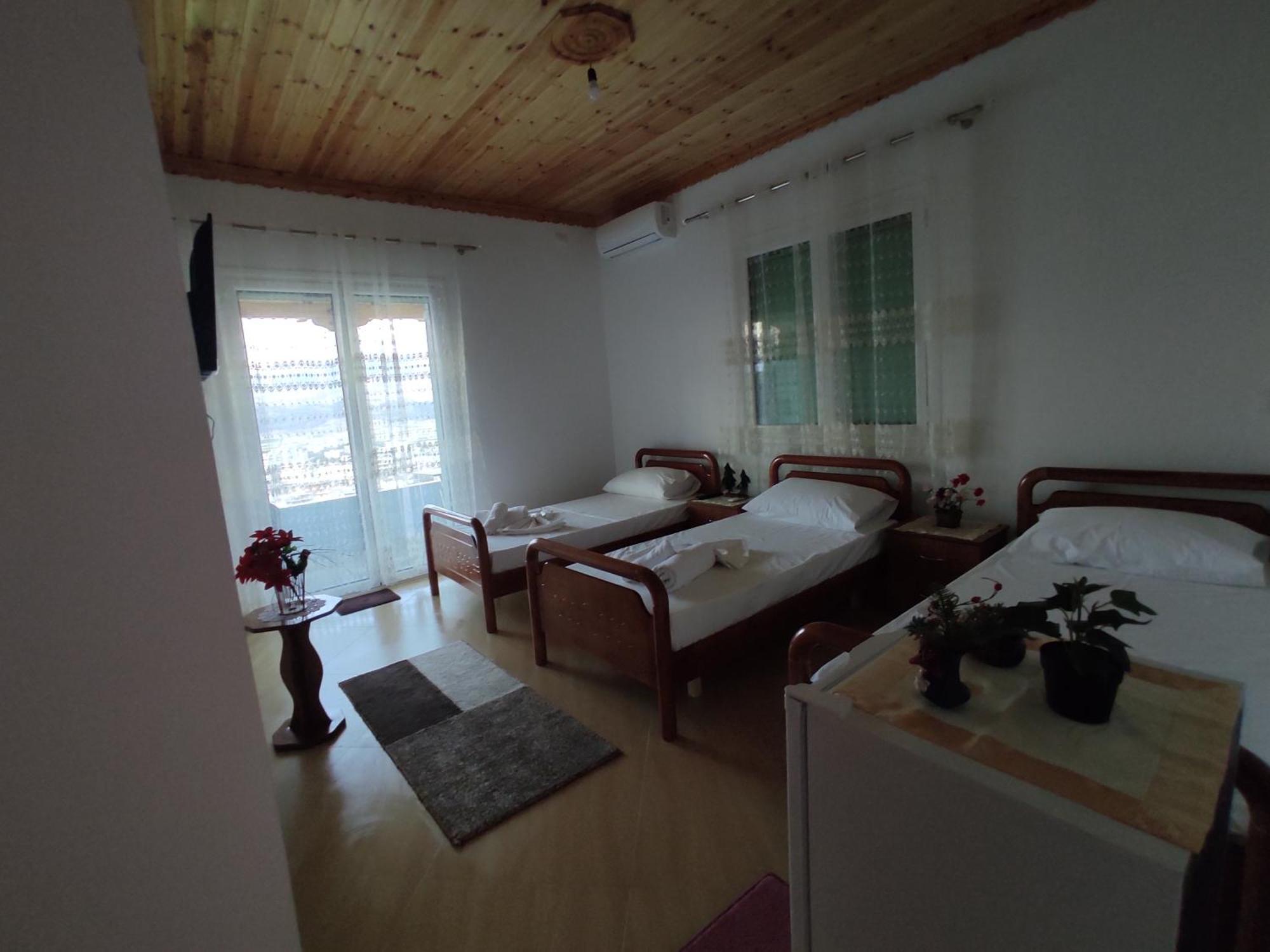 Dino Guest House Gjirokastër 外观 照片