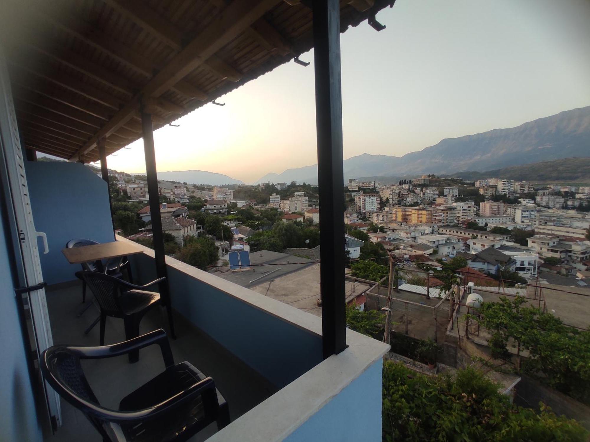 Dino Guest House Gjirokastër 外观 照片